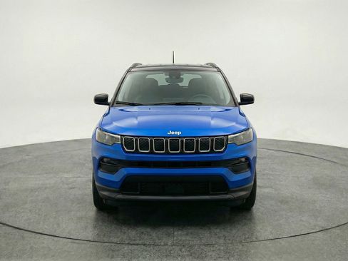 Used 2025 Jeep Compass Limited AWD/4WD image 2