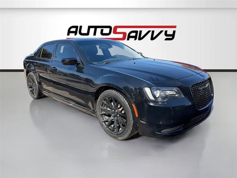 Used 2022 Chrysler 300 Touring w/ Sport Appearance Package image 1