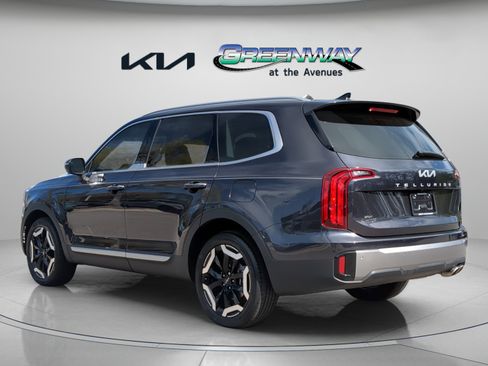 Used 2025 Kia Telluride S FWD image 3