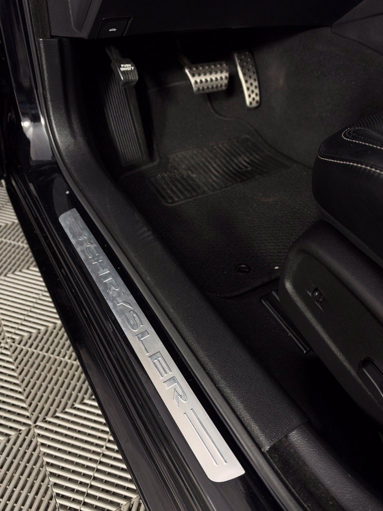 Used 2023 Chrysler 300 C RWD image 9