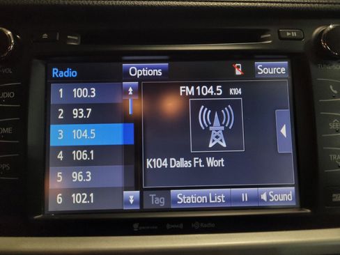 Used 2017 Toyota Highlander XLE image 25