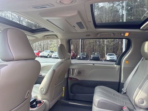 Used 2013 Toyota Sienna Limited image 12