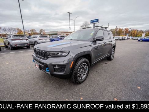Used 2022 Jeep Grand Cherokee Trailhawk image 3