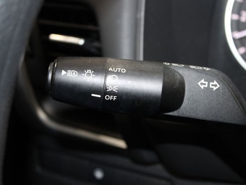 Used 2023 Nissan Rogue SV AWD/4WD image 22