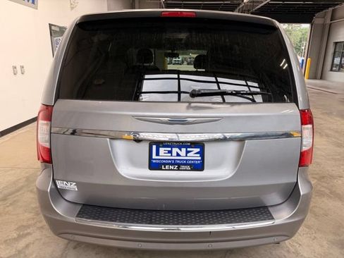 Used 2015 Chrysler Town & Country Touring-L w/ Driver Convenience Group FWD image 7