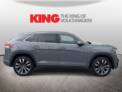 Used 2022 Volkswagen Atlas Cross Sport SEL Premium R-Line image 2