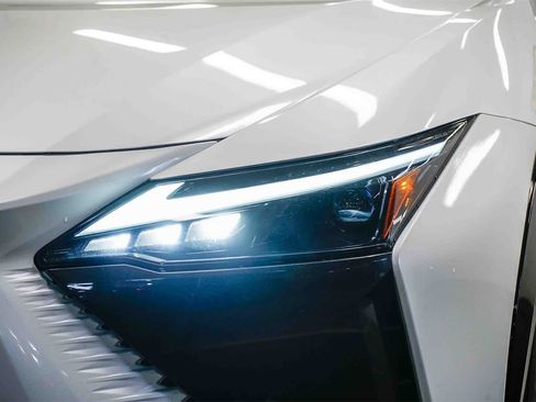 Used 2025 Lexus RZ 300e image 7