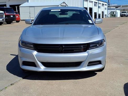 Used 2021 Dodge Charger SXT w/ Leather Interior Group image 2