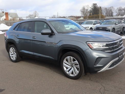 Used 2020 Volkswagen Atlas Cross Sport SE w/ Panoramic Sunroof Package image 3