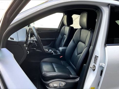 Used 2025 Porsche Macan image 5