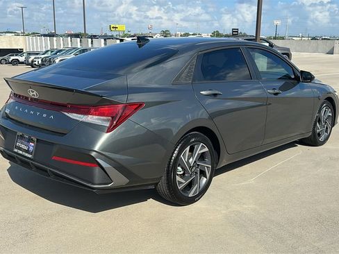 Certified 2025 Hyundai Elantra Sport FWD image 12