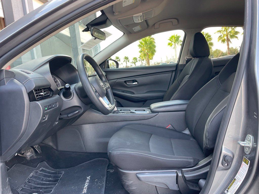 Certified 2025 Nissan Sentra SV FWD image 10