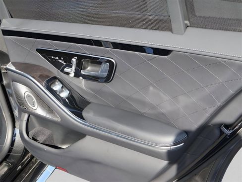 Used 2022 Mercedes-Benz S 500 4MATIC image 16