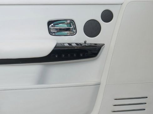 Used 2021 Rolls-Royce Phantom Sedan image 13