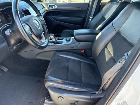 Certified 2022 Jeep Grand Cherokee Laredo X image 20