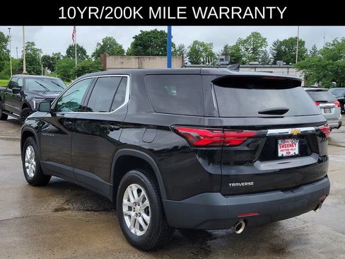 Used 2022 Chevrolet Traverse LS FWD image 3