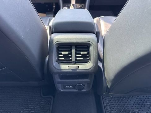 Used 2023 Volkswagen Tiguan SE w/ Panoramic Sunroof Package FWD image 25