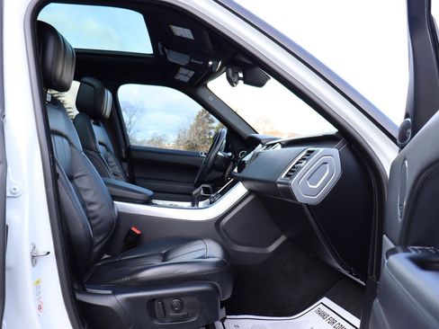 Used 2020 Land Rover Range Rover Sport SE image 21