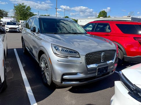 Used 2023 Lincoln Aviator AWD w/ Premium Package image 10