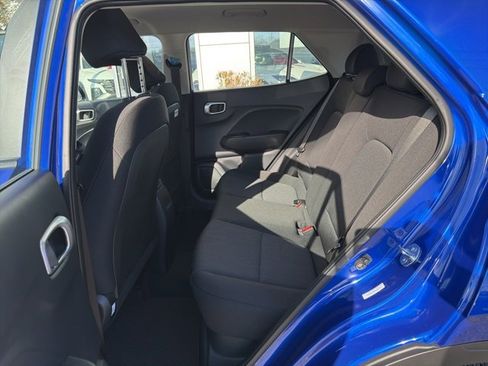 Used 2025 Hyundai Venue SE image 30