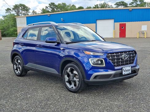 Certified 2023 Hyundai Venue Limited w/ Cargo Package FWD image 7