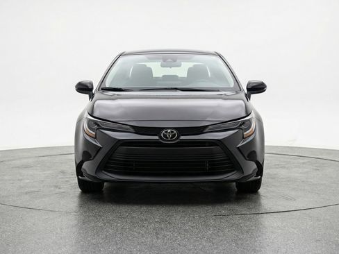 Used 2025 Toyota Corolla LE FWD image 2