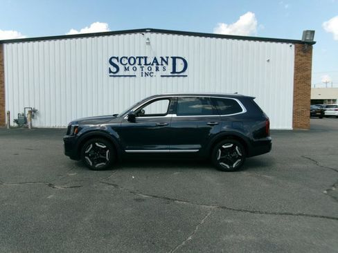 Used 2025 Kia Telluride S FWD image 1