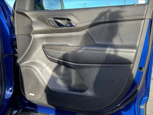 Used 2023 GMC Acadia SLT image 23