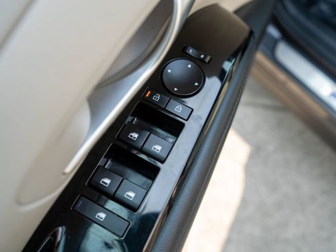 Used 2025 Hyundai Tucson Limited AWD/4WD image 18