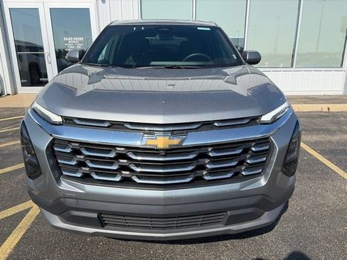 Used 2026 Chevrolet Equinox LT FWD image 2
