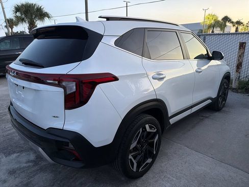 Certified 2025 Kia Seltos SX w/ SX Sunroof Package AWD/4WD image 9