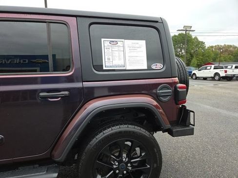 Used 2024 Jeep Wrangler Unlimited Sahara w/ Technology Group AWD/4WD image 38