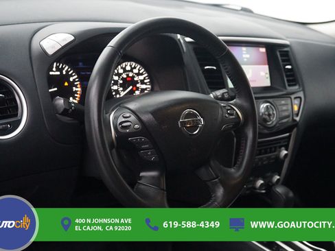 Used 2020 Nissan Pathfinder SV FWD image 18