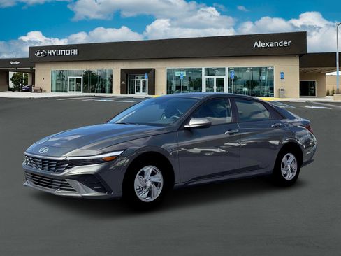 New 2026 Hyundai Elantra SE FWD image 2