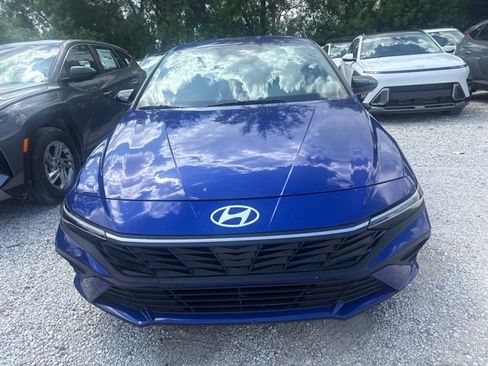 Used 2025 Hyundai Elantra Sport FWD image 2