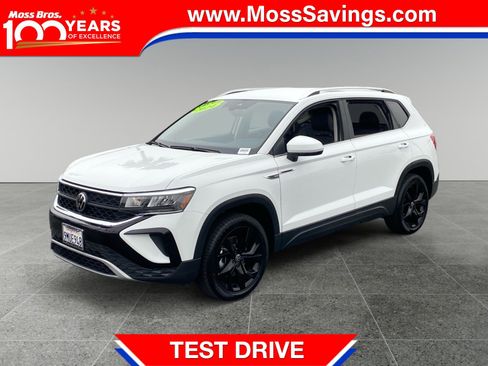Used 2024 Volkswagen Taos SE w/ Black Wheel Package FWD image 1