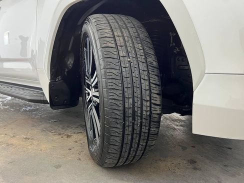 Used 2022 Lexus LX 600 4WD w/ Appearance Package image 42