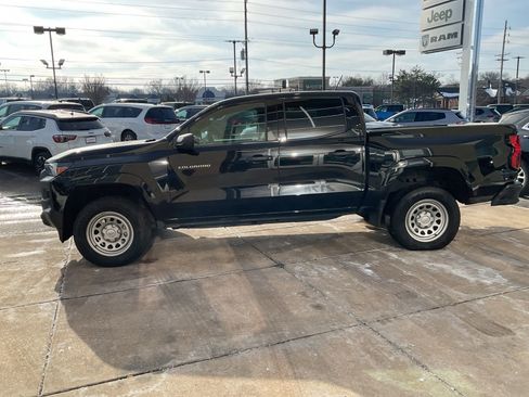 Used 2024 Chevrolet Colorado W/T image 2