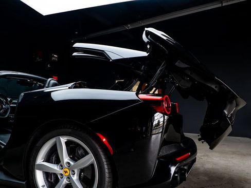 Used 2019 Ferrari Portofino RWD image 34