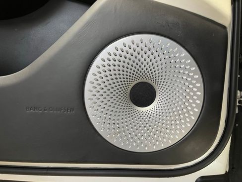 Used 2022 Bentley Flying Spur V8 image 24