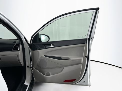 Used 2019 Hyundai Tucson SE image 30