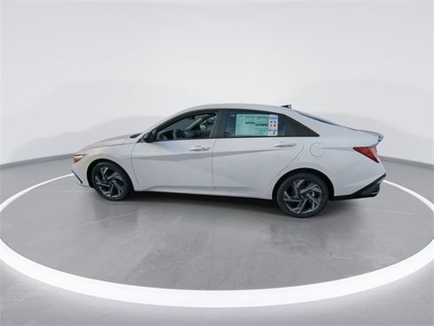 New 2025 Hyundai Elantra Sport image 5