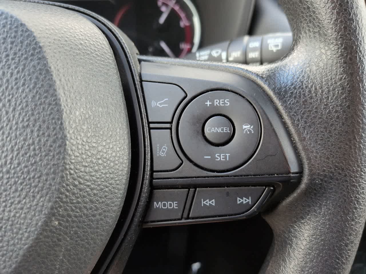 Certified 2025 Toyota RAV4 XLE FWD image 23