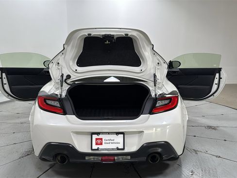 Used 2024 Toyota GR86 Premium image 16