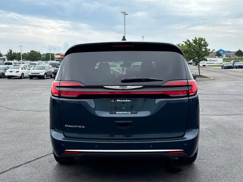 Used 2025 Chrysler Pacifica Select FWD image 6