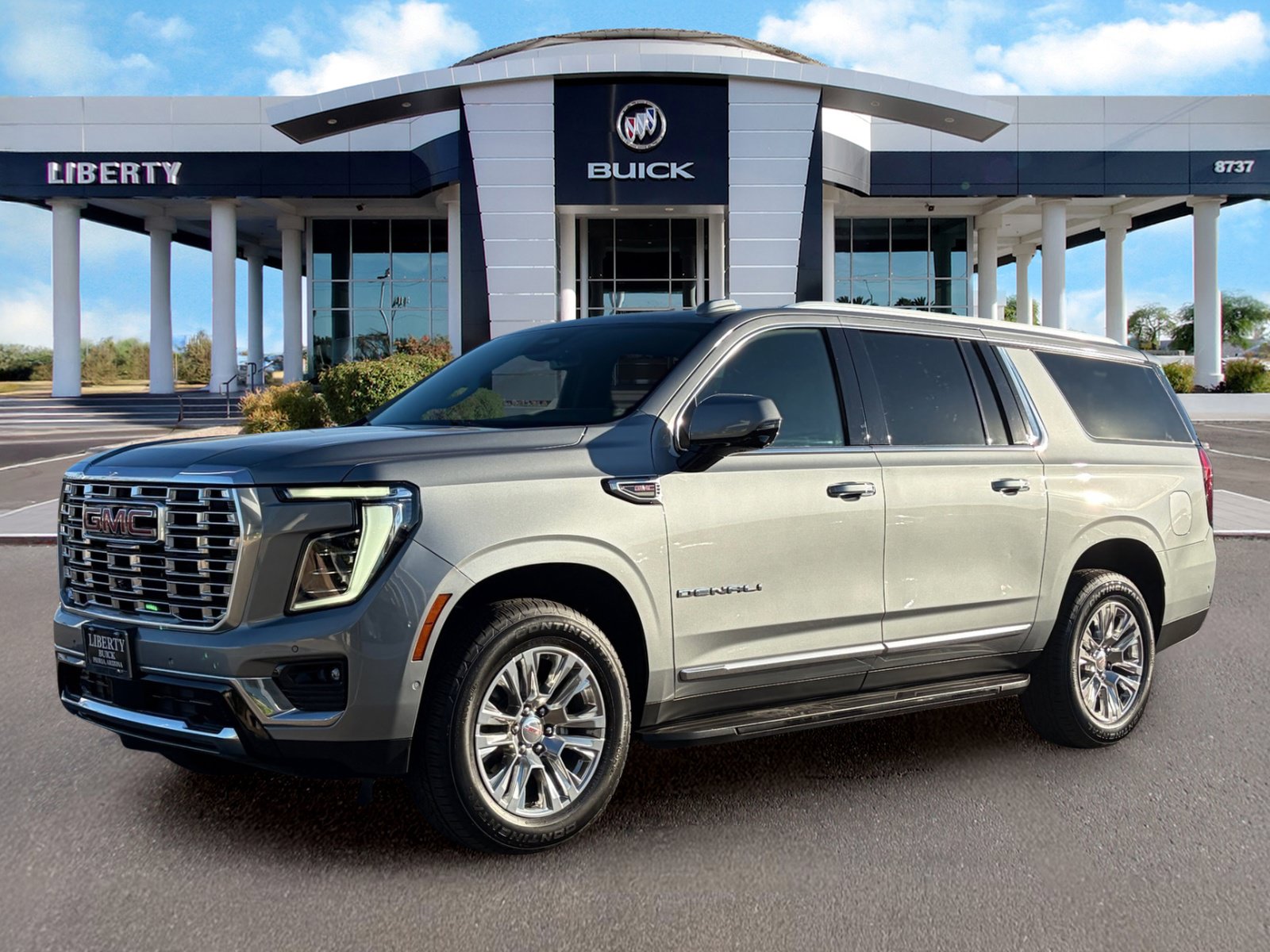 Used 2025 GMC Yukon XL Denali AWD/4WD image 5