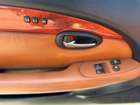 Used 2002 Lexus SC 430 Convertible image 29