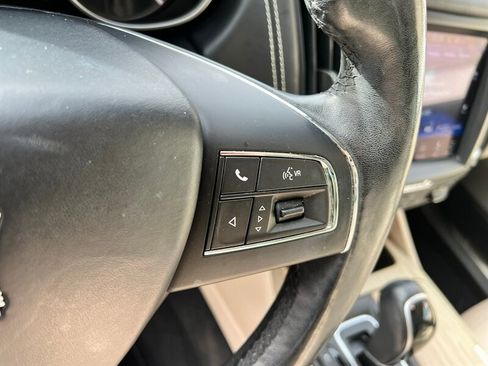 Used 2017 Maserati Levante w/ Luxury Package image 32