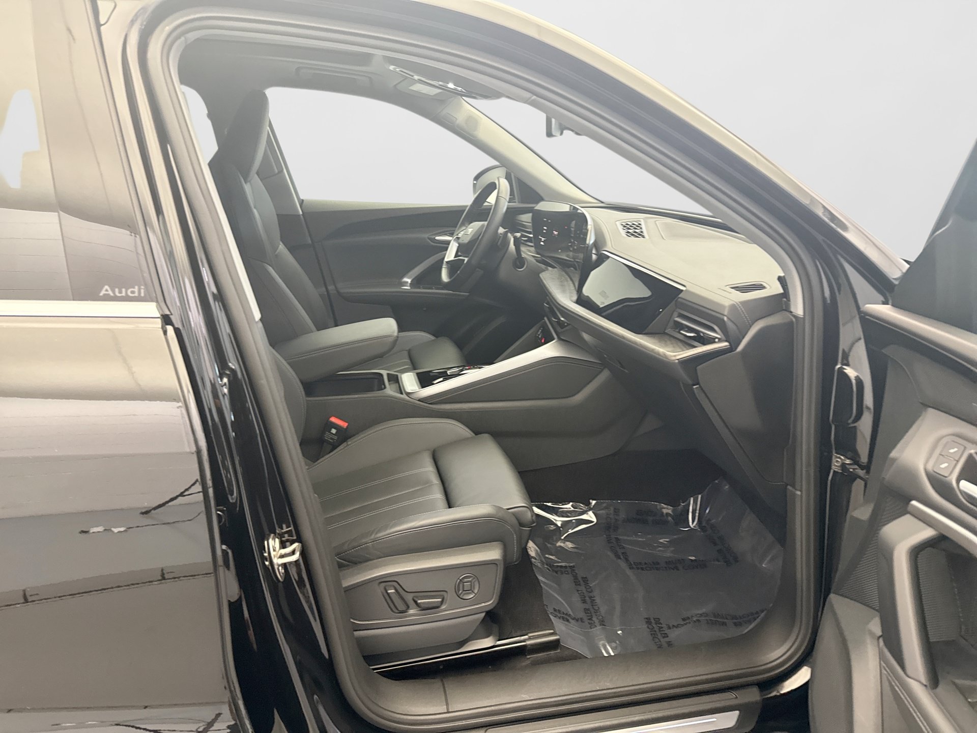 Used 2025 Audi Q5 Premium Plus w/ Premium Plus AWD/4WD image 18