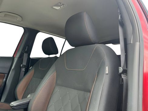 Used 2020 Nissan Kicks SR FWD image 11